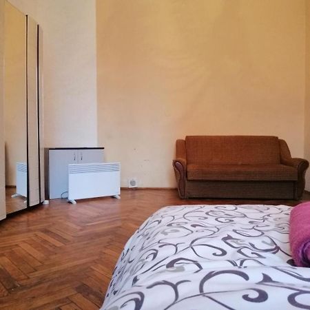 Apple Hostel Lviv Eksteriør bilde