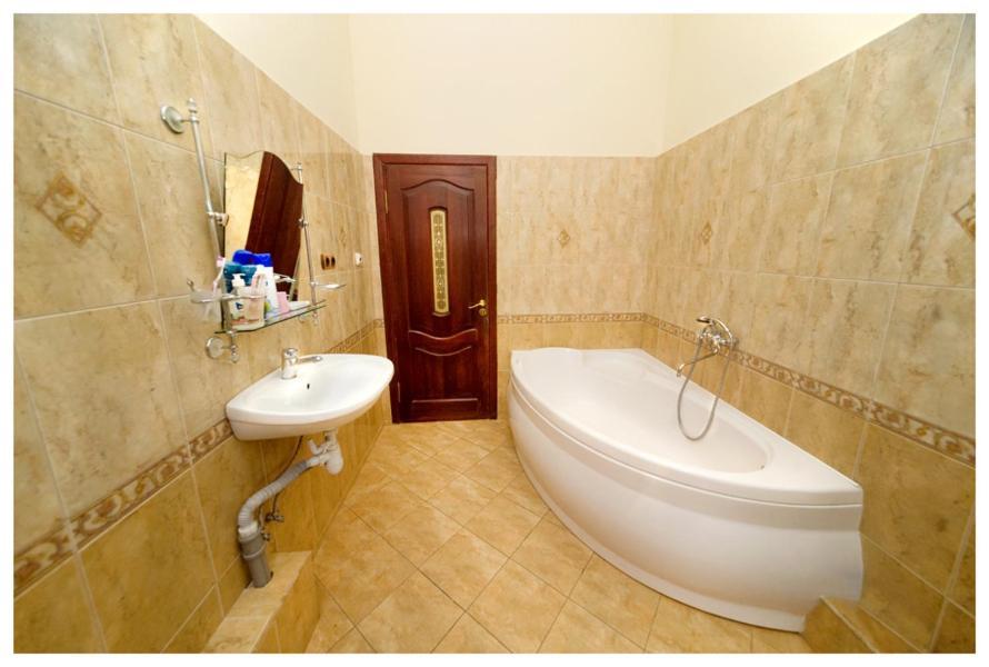 Apple Hostel Lviv Eksteriør bilde